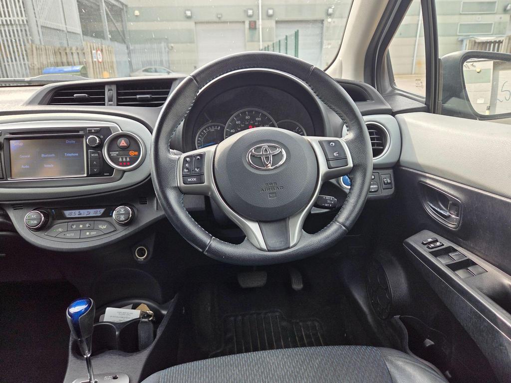 
								2012 Toyota Yaris 1.5L VVT-h – £1460 full									