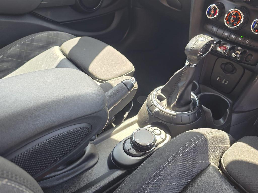 
								2015 MINI Hatch Cooper D 1.5L – £1680 full									