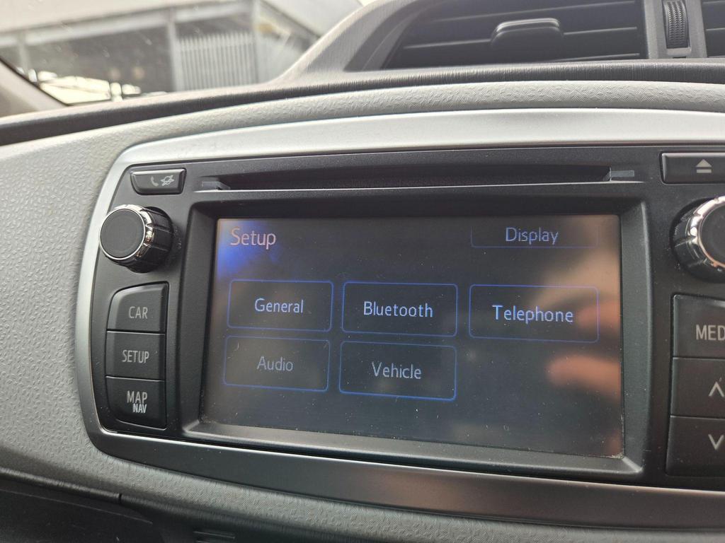 
								2012 Toyota Yaris 1.5L VVT-h – £1460 full									