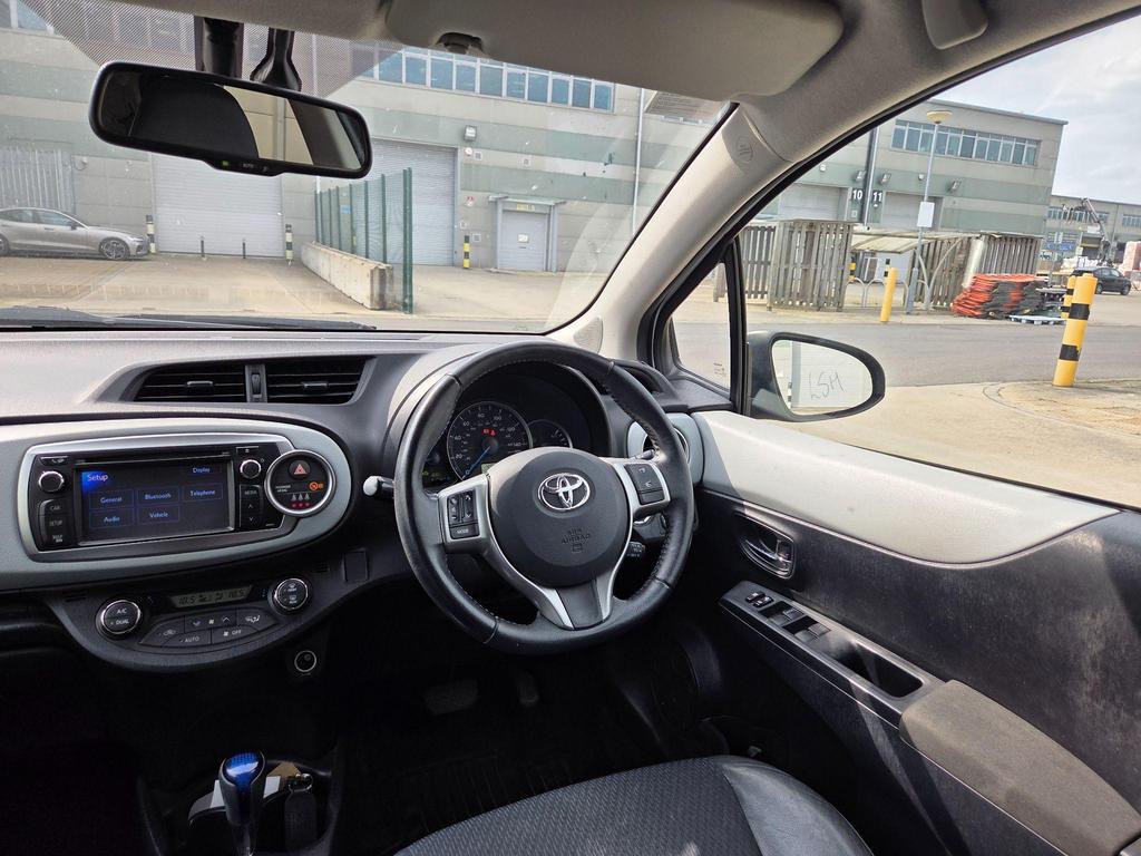 
								2012 Toyota Yaris 1.5L VVT-h – £1460 full									