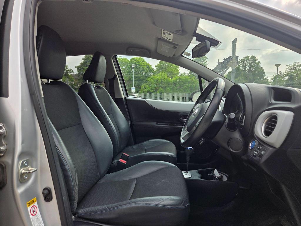 
								2012 Toyota Yaris 1.5L VVT-h – £1460 full									