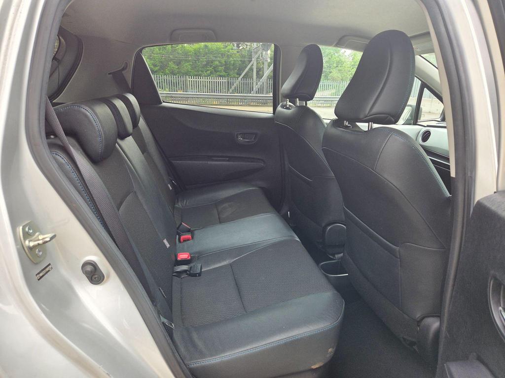 
								2012 Toyota Yaris 1.5L VVT-h – £1460 full									