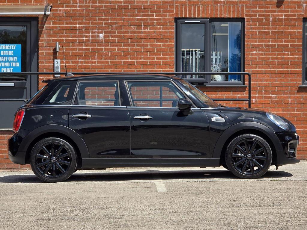 
								2015 MINI Hatch Cooper D 1.5L – £1680 full									