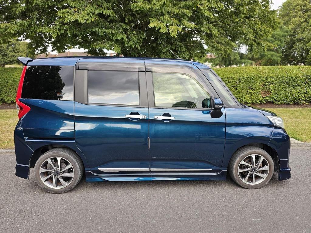 
								2017 Toyota Roomy 1.3L Turbo – £1600 full									