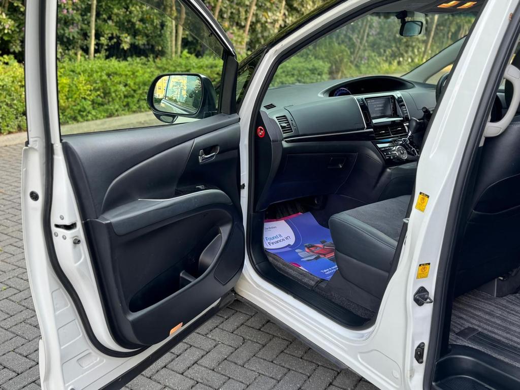 
								2013 Toyota Estima 2.4L Hybrid – £1600 full									