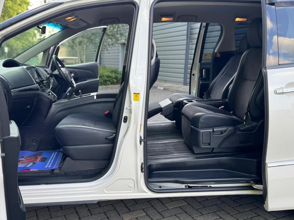 
								2013 Toyota Estima 2.4L Hybrid – £1600 full									