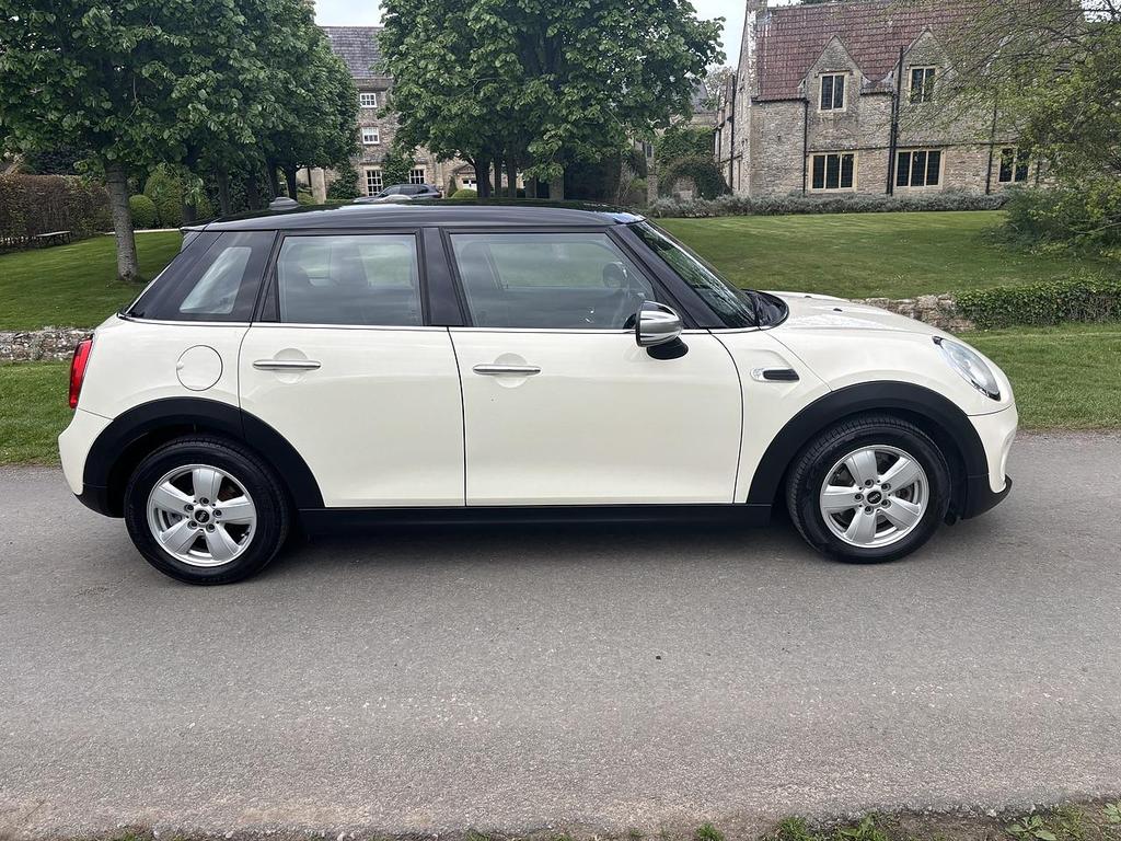 
								2015 MINI Cooper 1.5L 5dr – £1520 full									