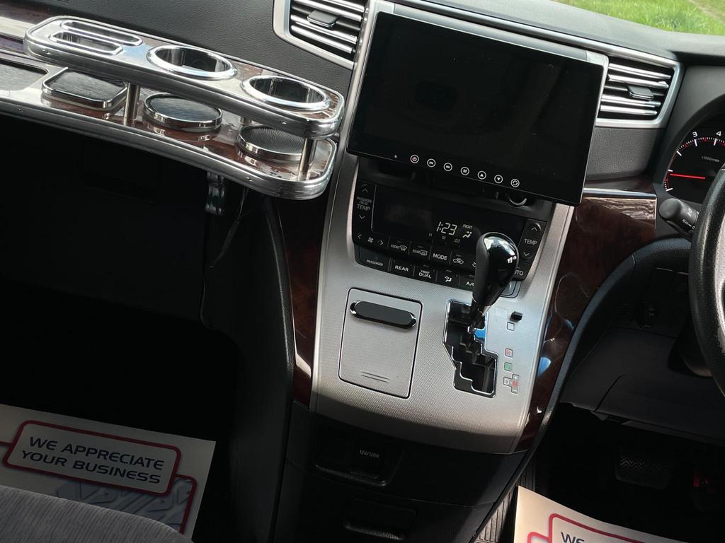 
								2014 Toyota Vellfire 2.4L Z Edition 4WD – £1800 full									