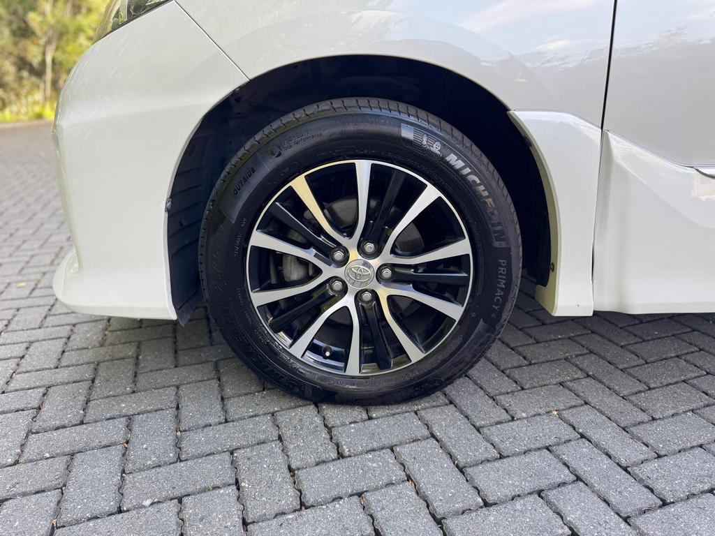 
								2013 Toyota Estima 2.4L Hybrid – £1600 full									