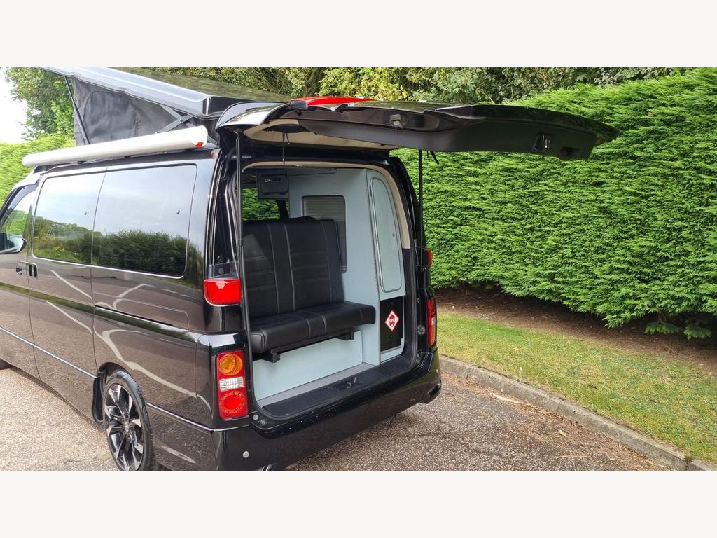 
								2005 Nissan Elgrand 3.5L Automatic – £4500 full									