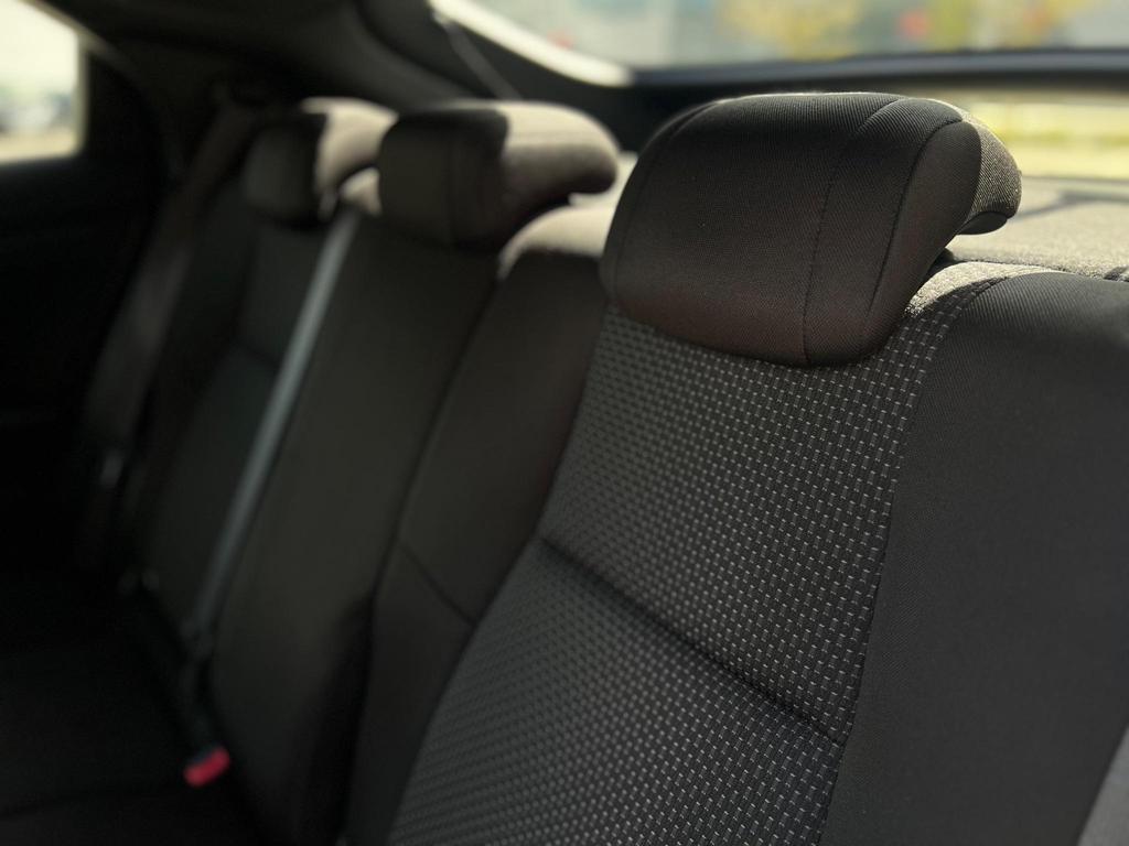 
								2015 Honda Civic 1.8L Petrol i-VTEC full									