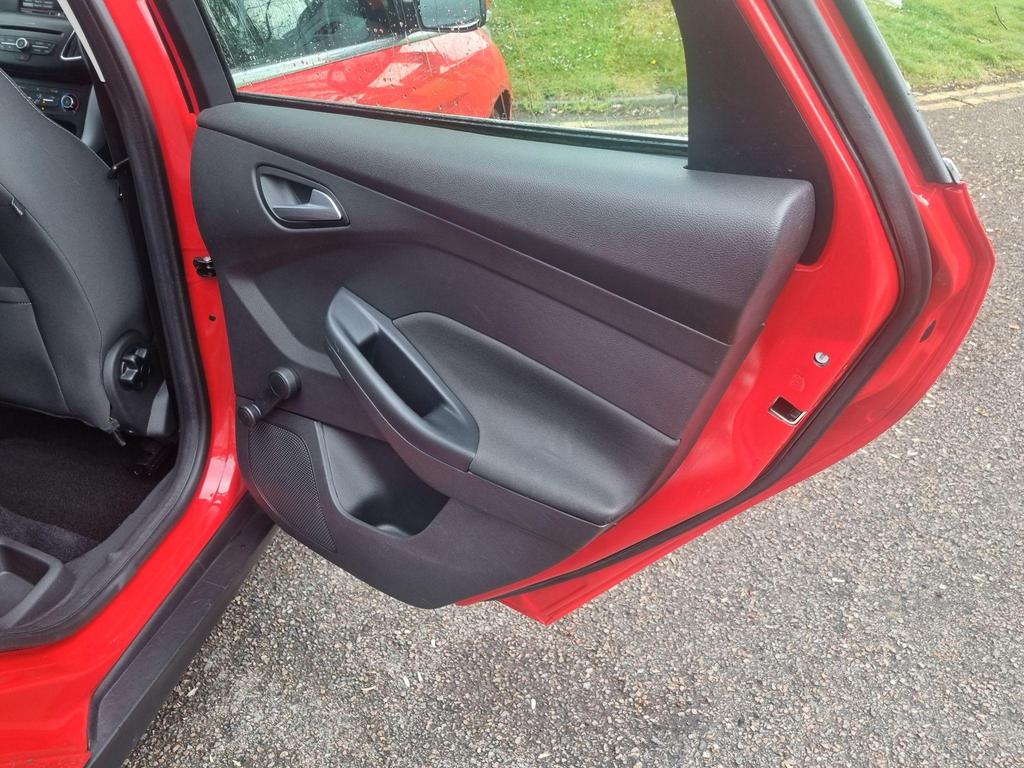 
								2016 Ford Focus 1.0T EcoBoost Zetec – £1645 full									