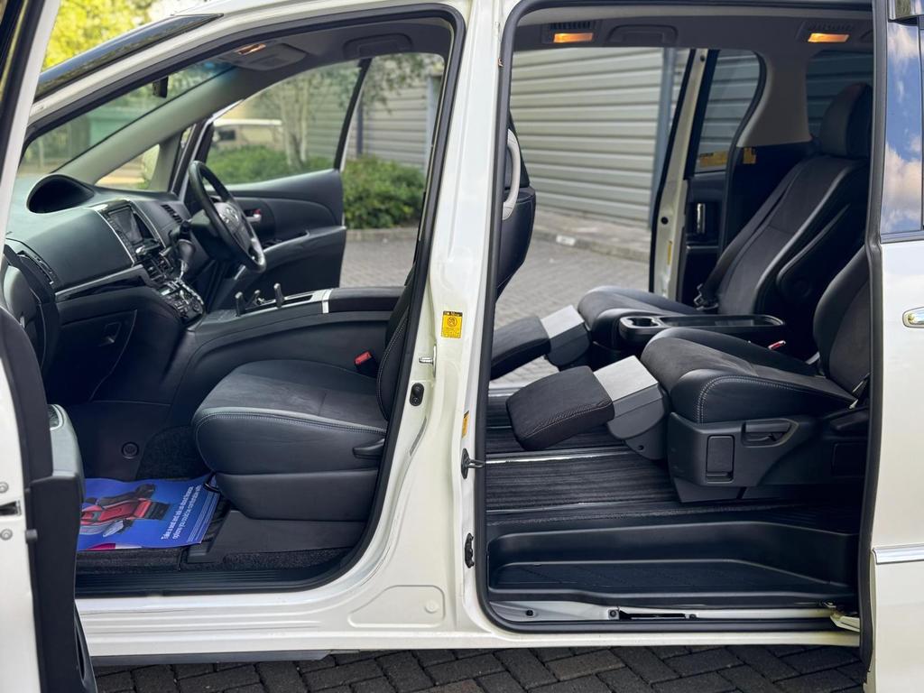 
								2013 Toyota Estima 2.4L Hybrid – £1600 full									