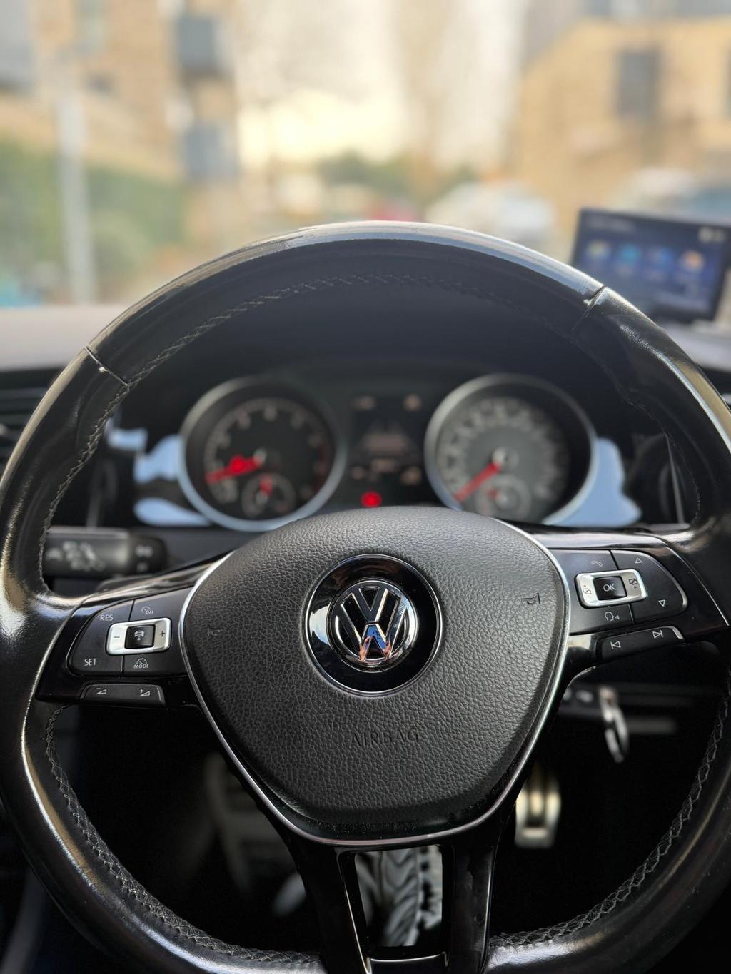 
								2013 Volkswagen Golf 1.4L TSI BlueMotion – £1500 full									