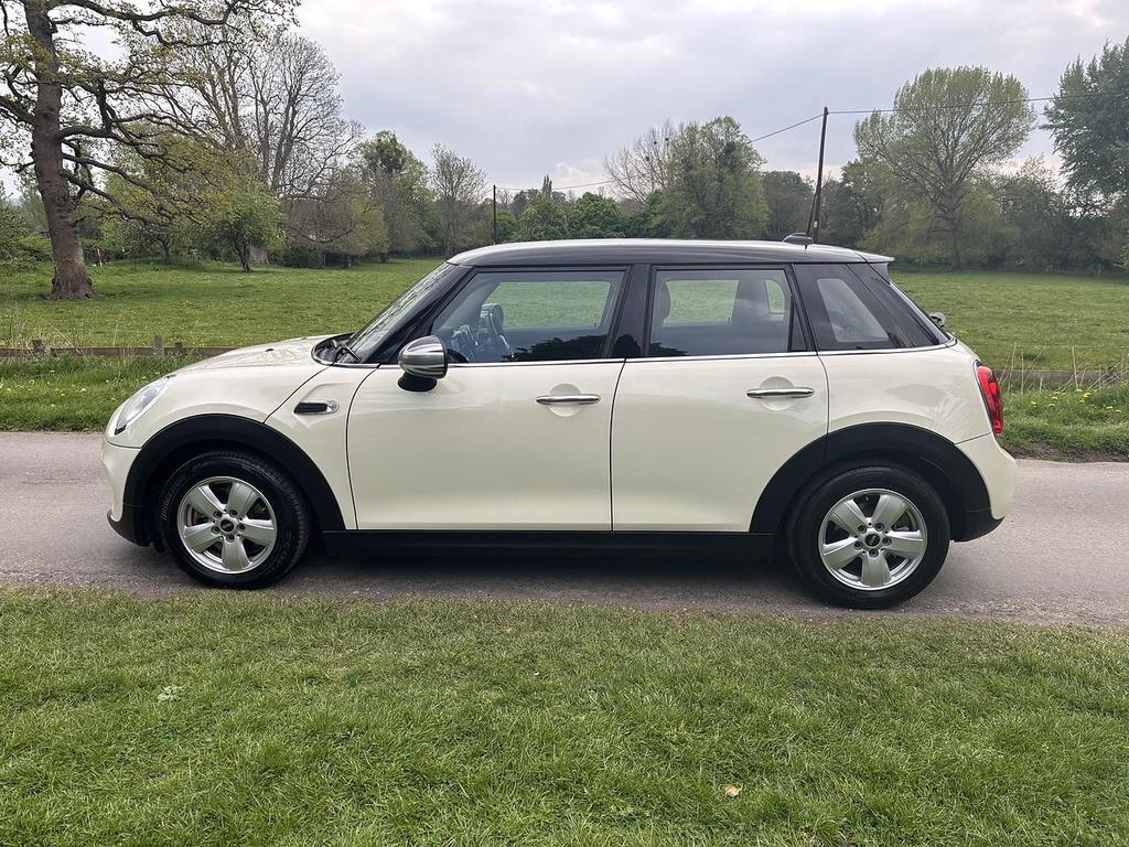 
								2015 MINI Cooper 1.5L 5dr – £1520 full									