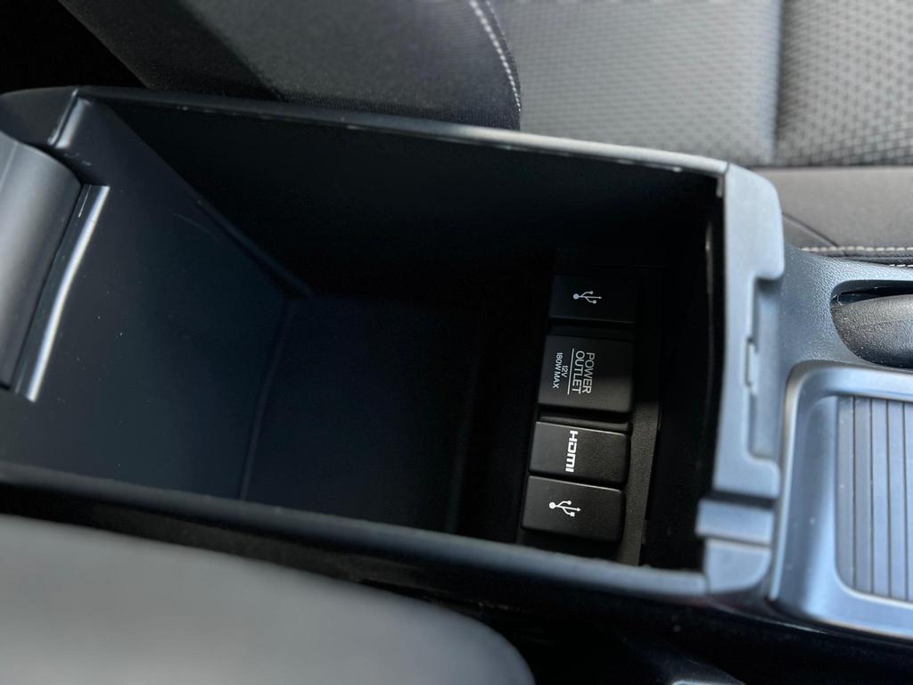 
								2015 Honda Civic 1.8L Petrol i-VTEC full									