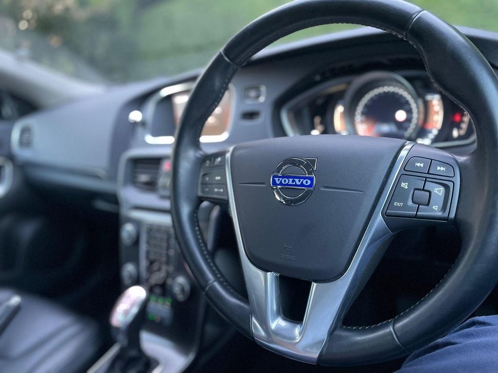 
								2013 Volvo V40 1.6L T4 SE Lux – £1380 full									