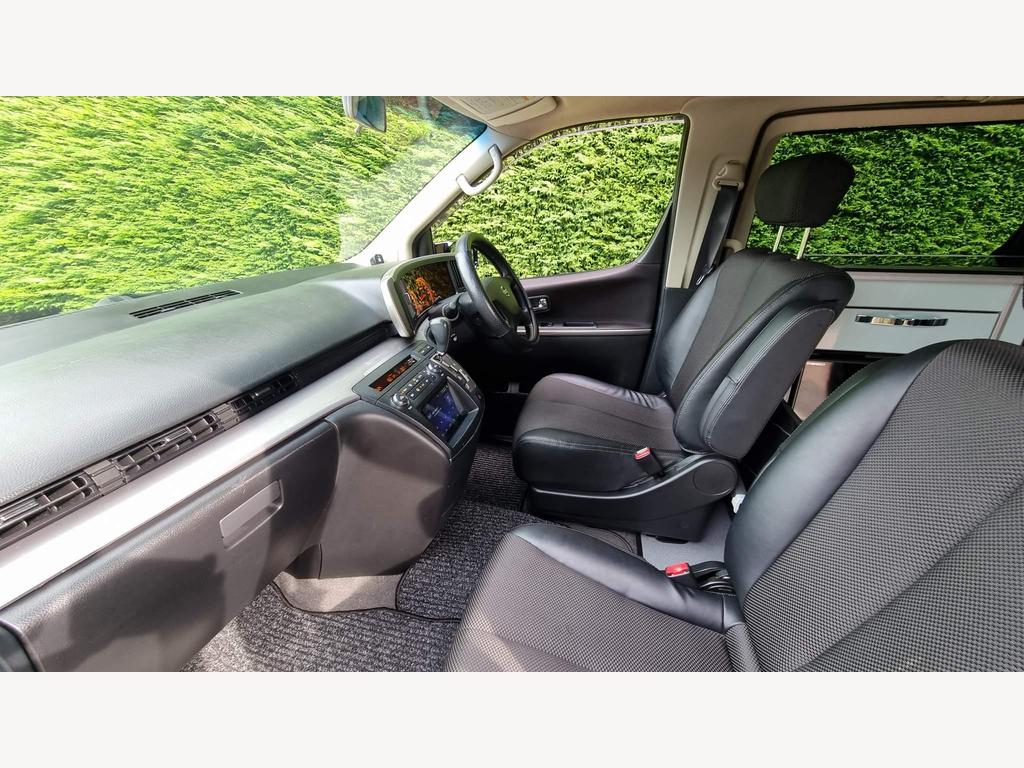 
								2005 Nissan Elgrand 3.5L Automatic – £4500 full									