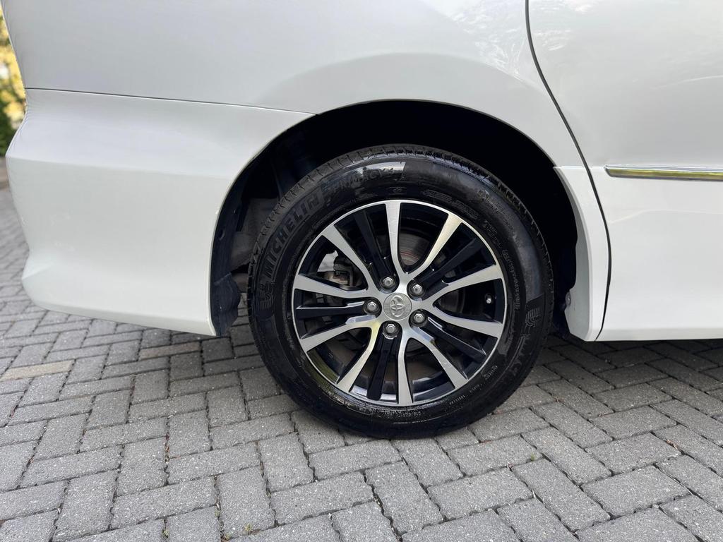 
								2013 Toyota Estima 2.4L Hybrid – £1600 full									