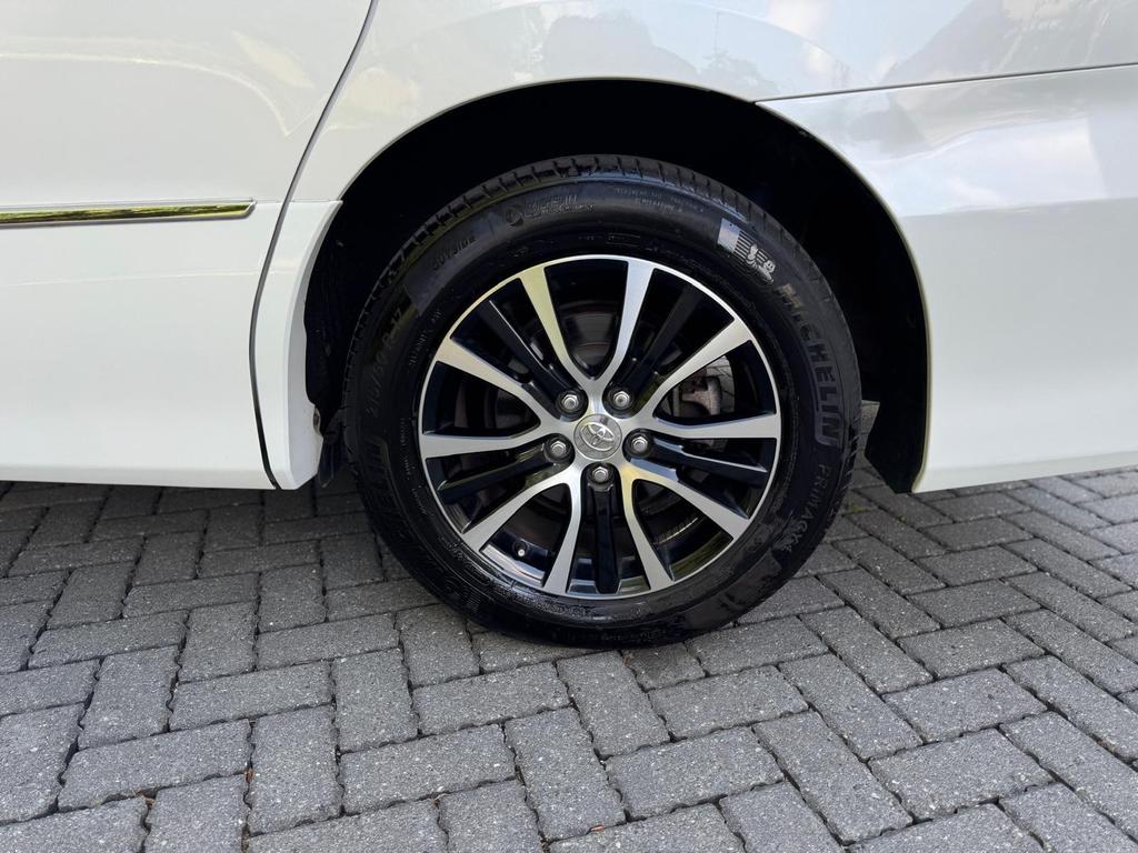 
								2013 Toyota Estima 2.4L Hybrid – £1600 full									