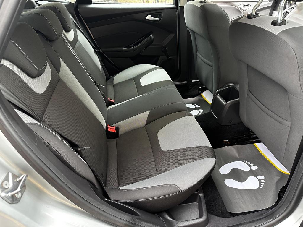 
								2012 Ford Focus 1.6L Zetec – £1295 full									