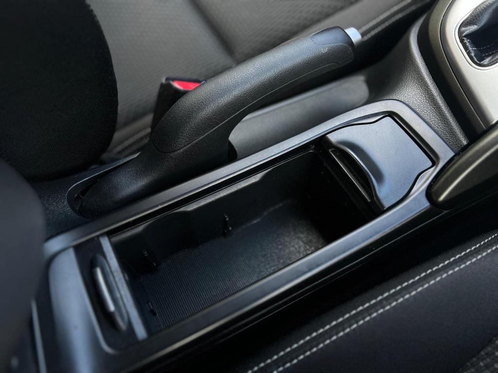 
								2015 Honda Civic 1.8L Petrol i-VTEC full									