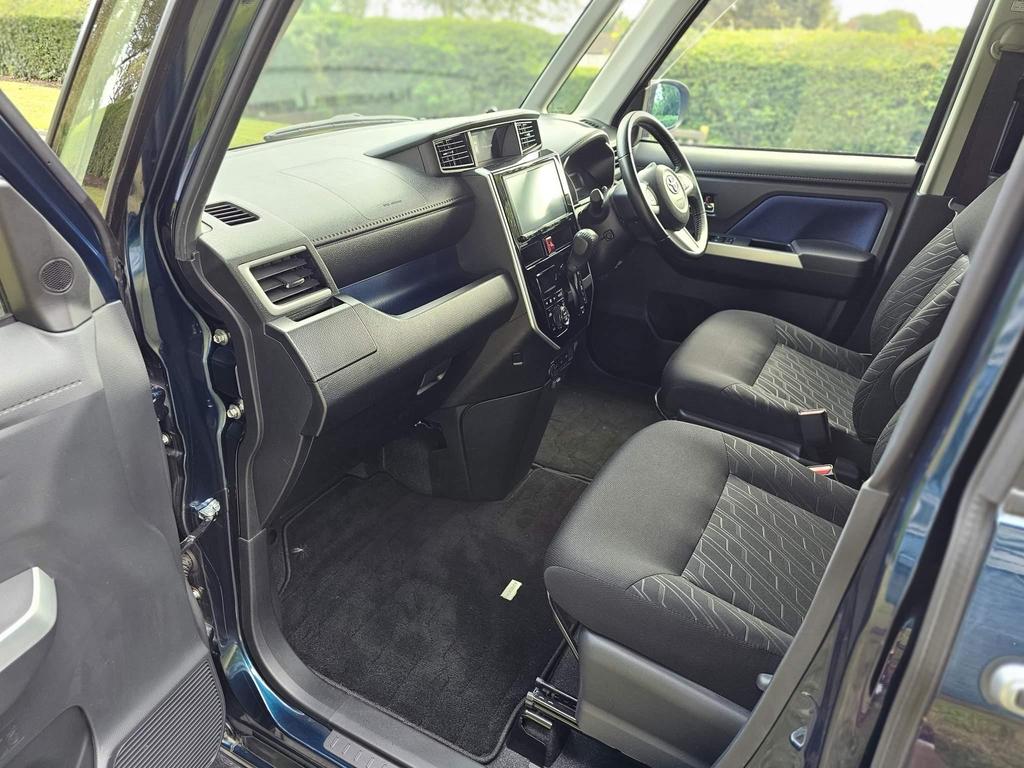 
								2017 Toyota Roomy 1.3L Turbo – £1600 full									