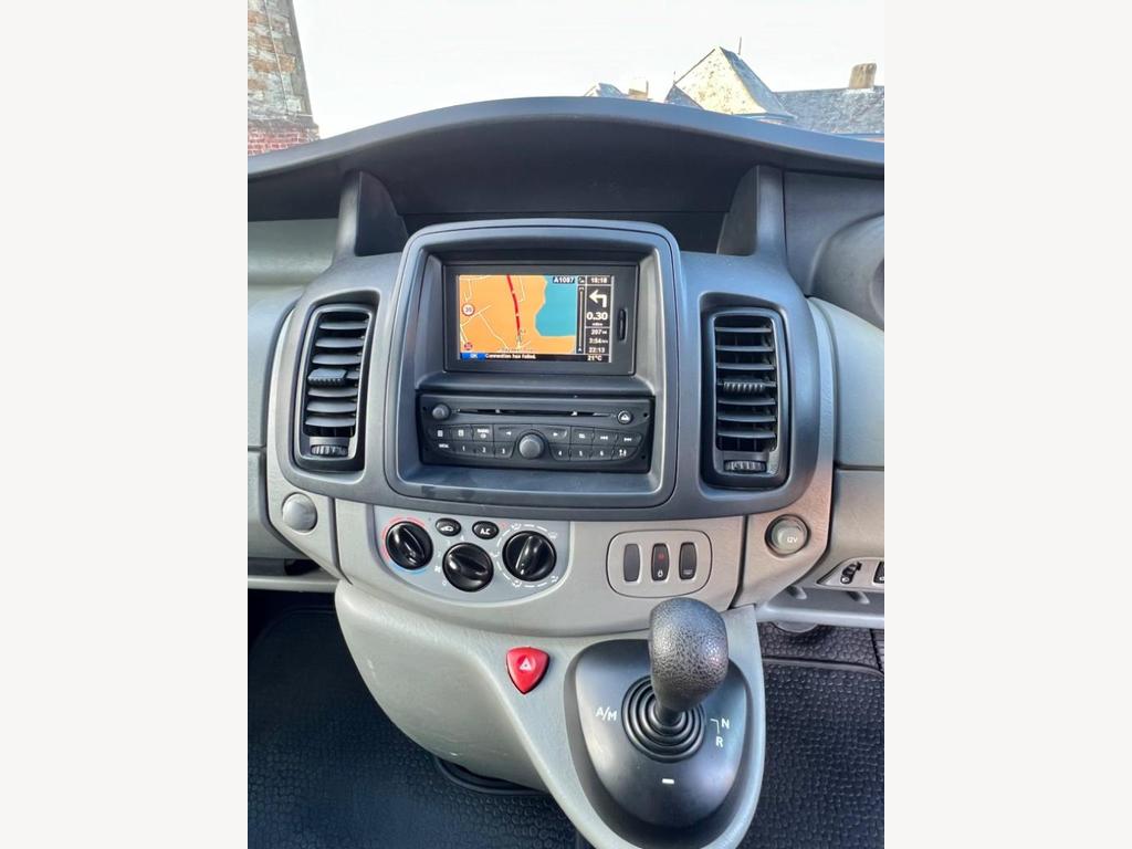 
								2011 Renault Trafic 2.0L dCi SL27 – £3150 full									