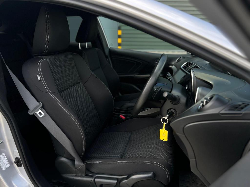 
								2015 Honda Civic 1.8L Petrol i-VTEC full									