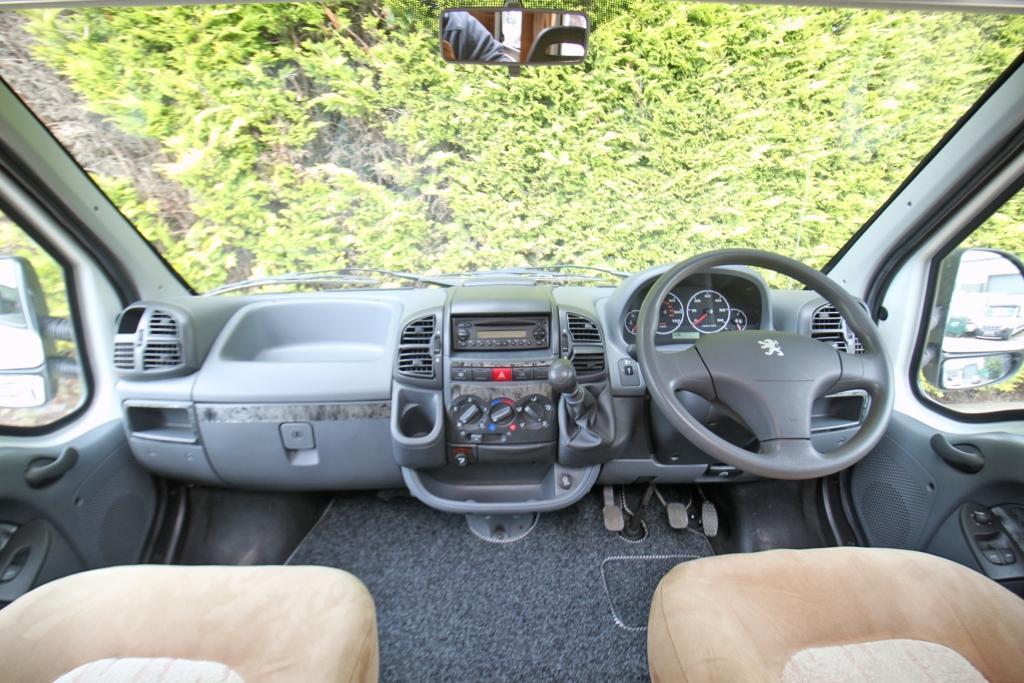 
								2005 Autocruise Starburst 2.2L HDI – £4400 full									