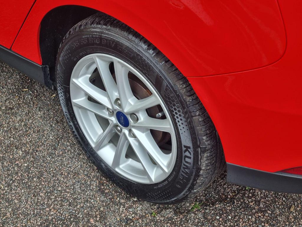 
								2016 Ford Focus 1.0T EcoBoost Zetec – £1645 full									