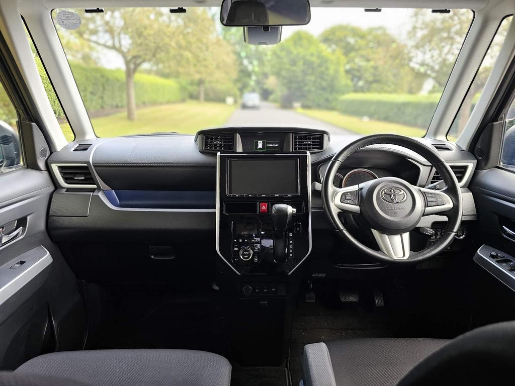 
								2017 Toyota Roomy 1.3L Turbo – £1600 full									