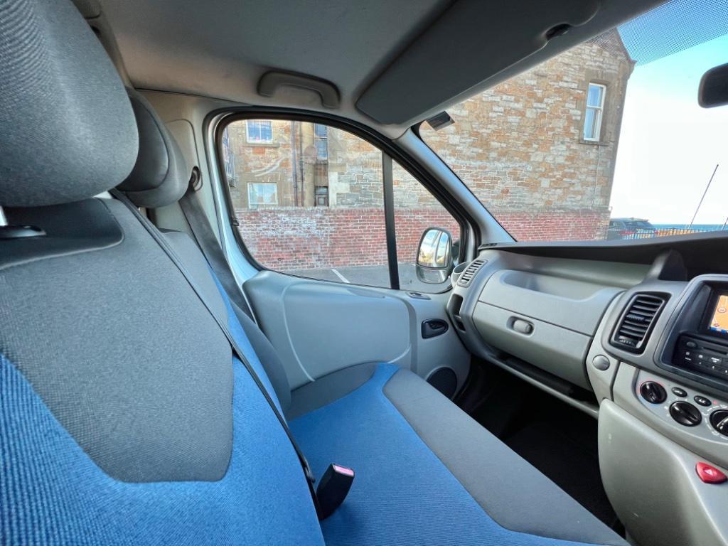 
								2011 Renault Trafic 2.0L dCi SL27 – £3150 full									