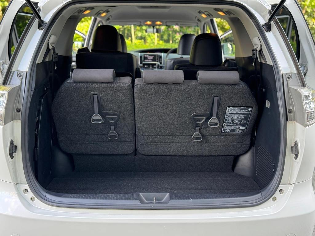 
								2013 Toyota Estima 2.4L Hybrid – £1600 full									