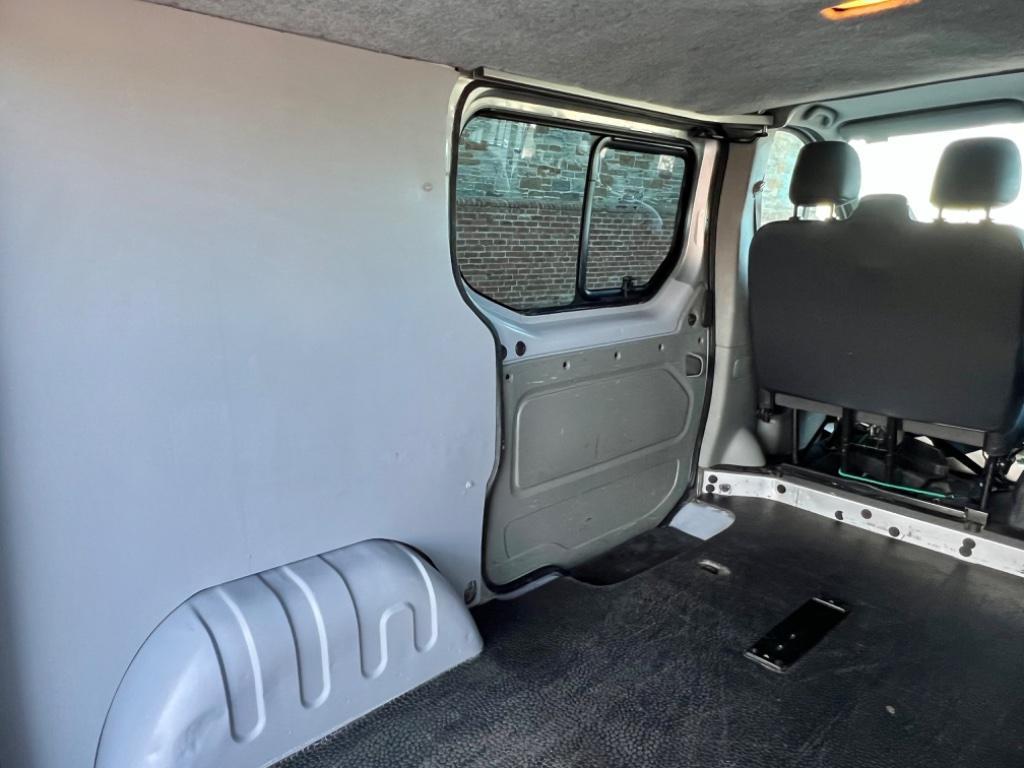 
								2011 Renault Trafic 2.0L dCi SL27 – £3150 full									