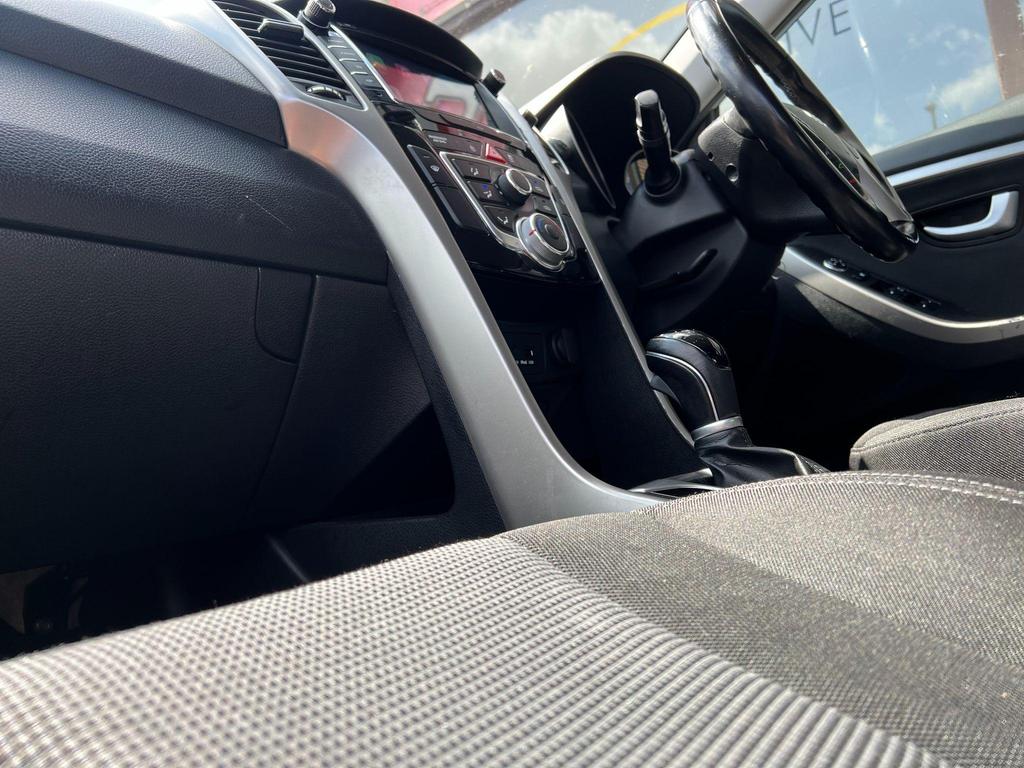 
								2013 Hyundai i30 1.6L CRDi – £1250 full									