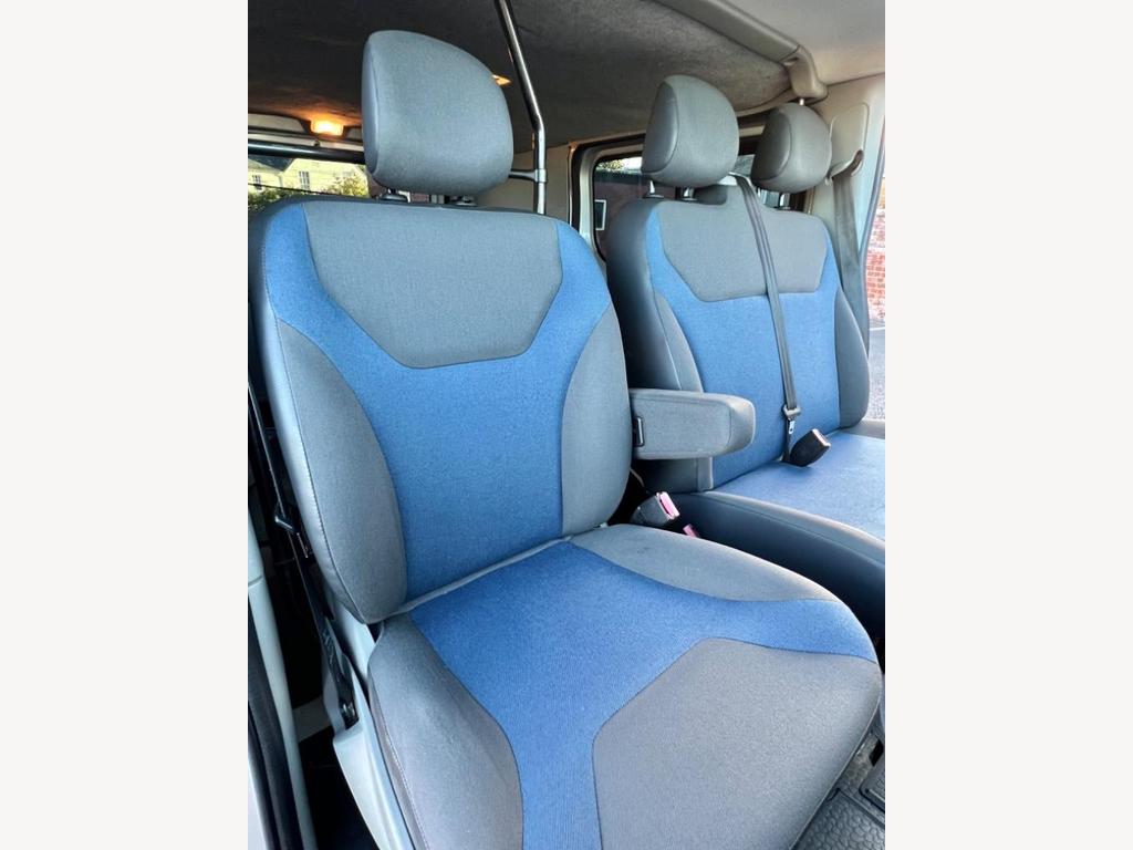 
								2011 Renault Trafic 2.0L dCi SL27 – £3150 full									