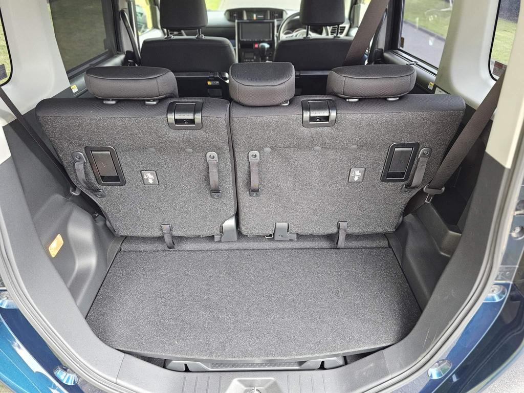 
								2017 Toyota Roomy 1.3L Turbo – £1600 full									
