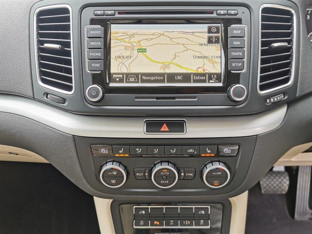 
								2015 Volkswagen Sharan 2.0L Diesel PANORAMIC ROOF – £3300 full									