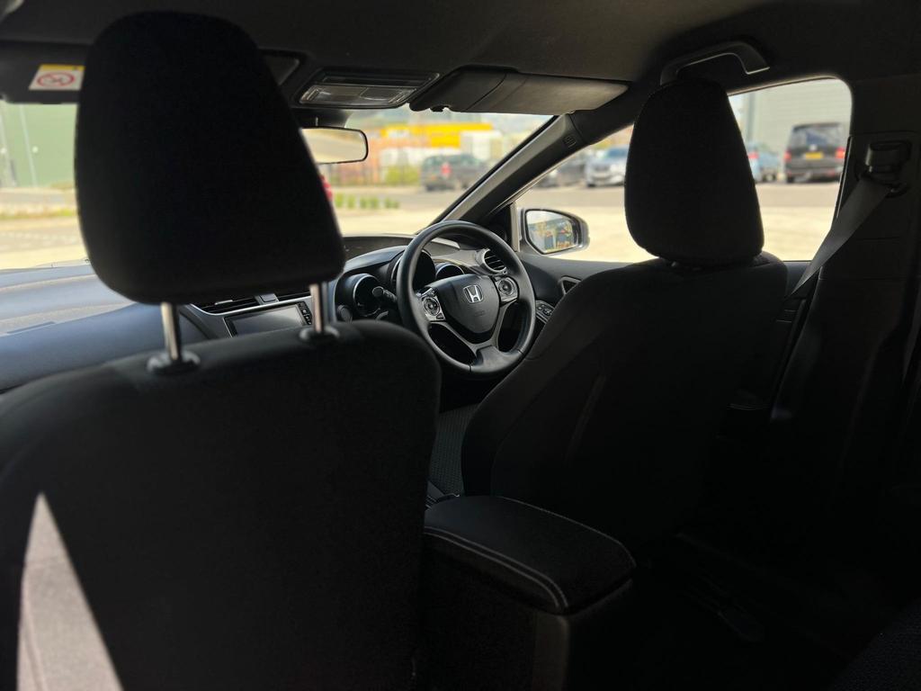 
								2015 Honda Civic 1.8L Petrol i-VTEC full									