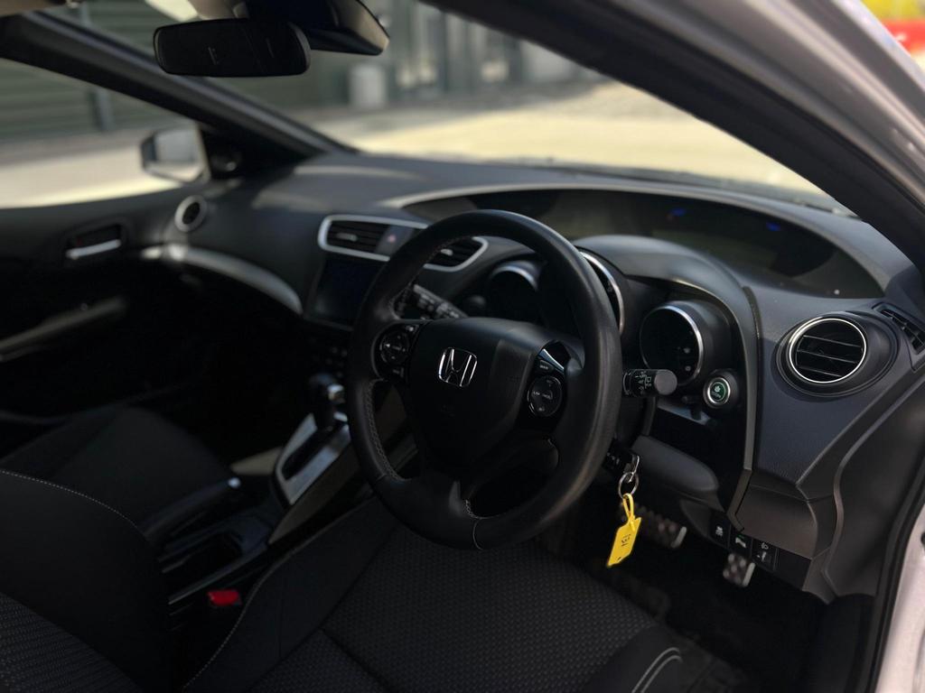 
								2015 Honda Civic 1.8L Petrol i-VTEC full									