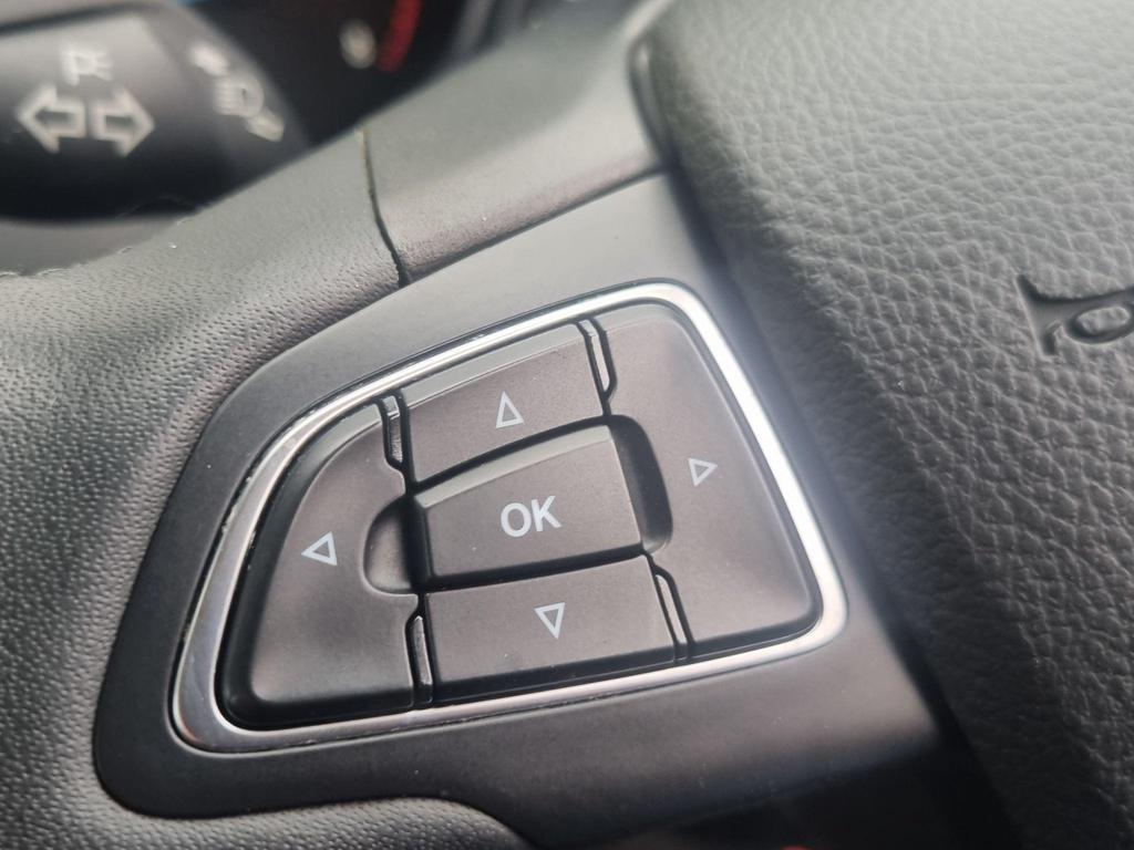 
								2016 Ford Focus 1.0T EcoBoost Zetec – £1645 full									