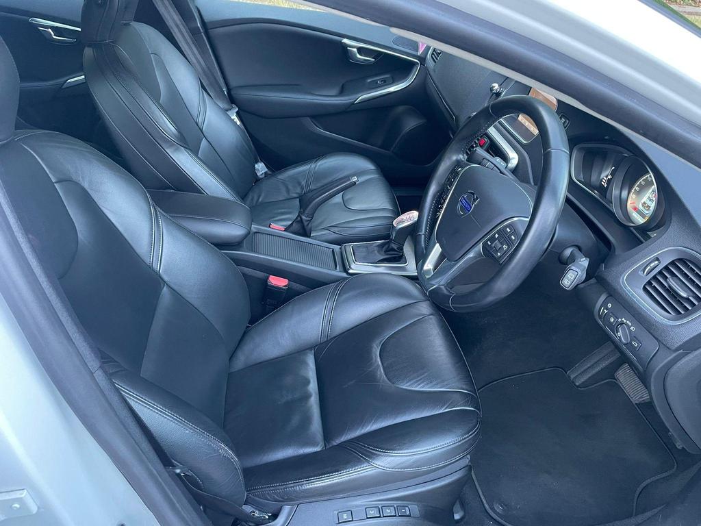 
								2013 Volvo V40 1.6L T4 SE Lux – £1380 full									