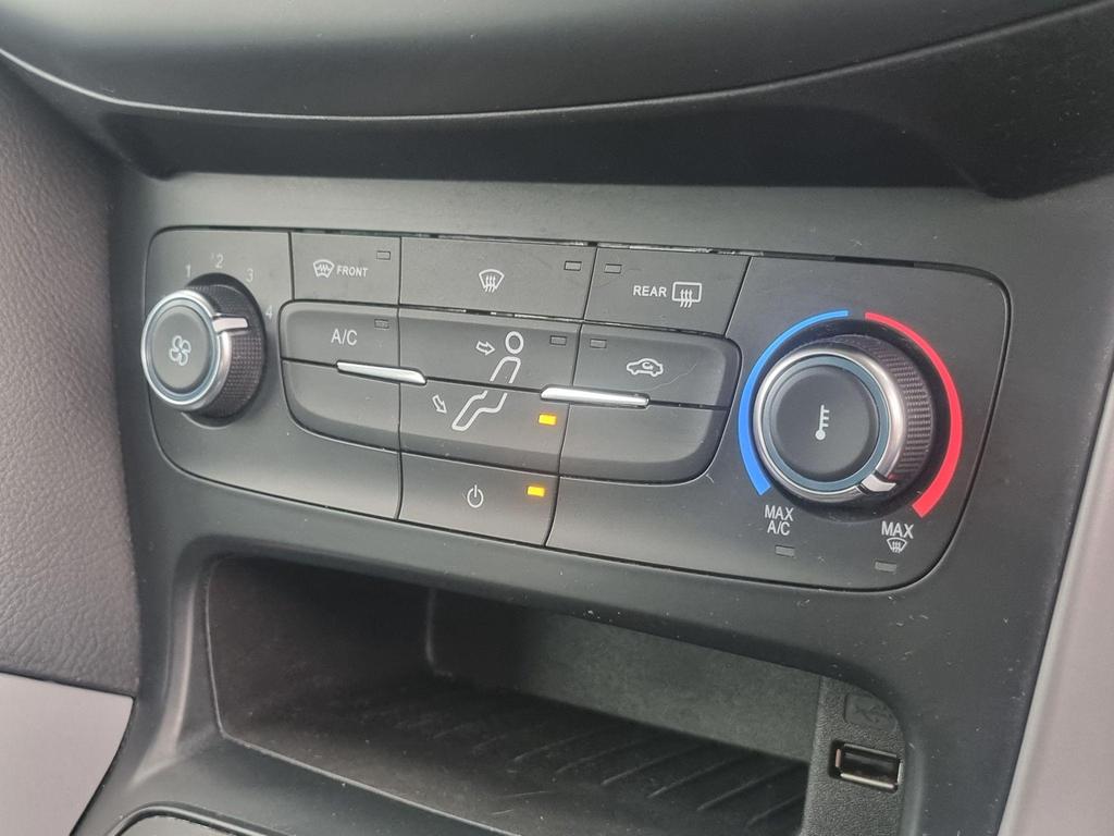 
								2016 Ford Focus 1.0T EcoBoost Zetec – £1645 full									