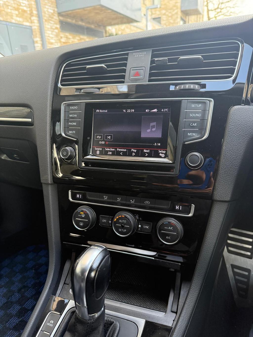 
								2013 Volkswagen Golf 1.4L TSI BlueMotion – £1500 full									