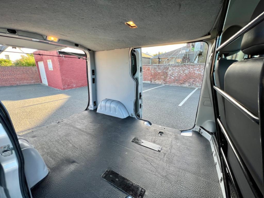 
								2011 Renault Trafic 2.0L dCi SL27 – £3150 full									