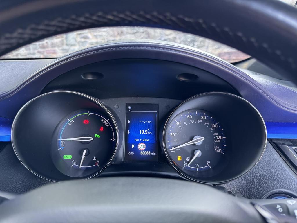 
								2017 Toyota C-HR 1.8L VVT-h Dynamic CVT Petrol Hybrid – £3000 full									