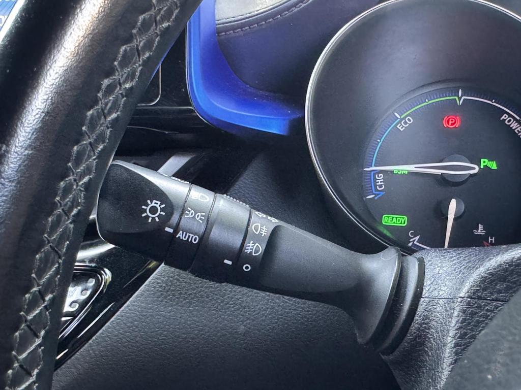 
								2017 Toyota C-HR 1.8L VVT-h Dynamic CVT Petrol Hybrid – £3000 full									
