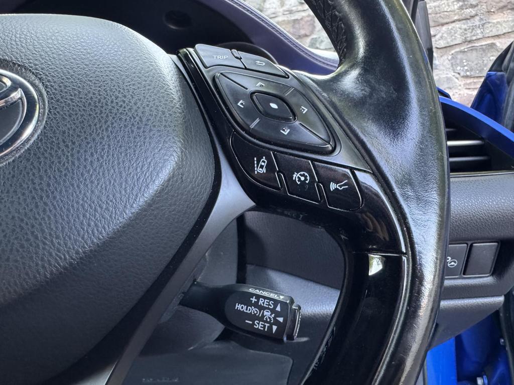 
								2017 Toyota C-HR 1.8L VVT-h Dynamic CVT Petrol Hybrid – £3000 full									