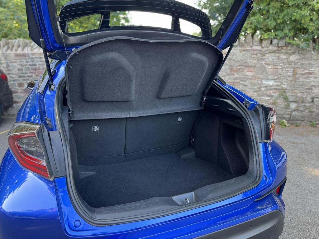 
								2017 Toyota C-HR 1.8L VVT-h Dynamic CVT Petrol Hybrid – £3000 full									